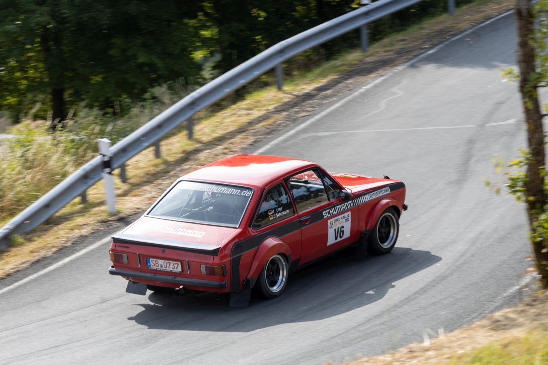 3B9A3738