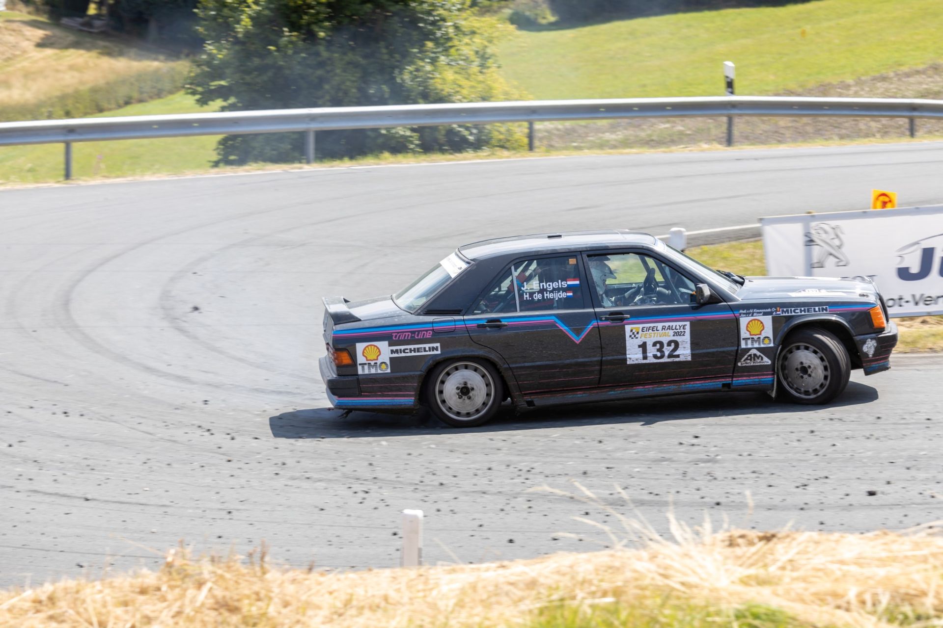 3B9A5986