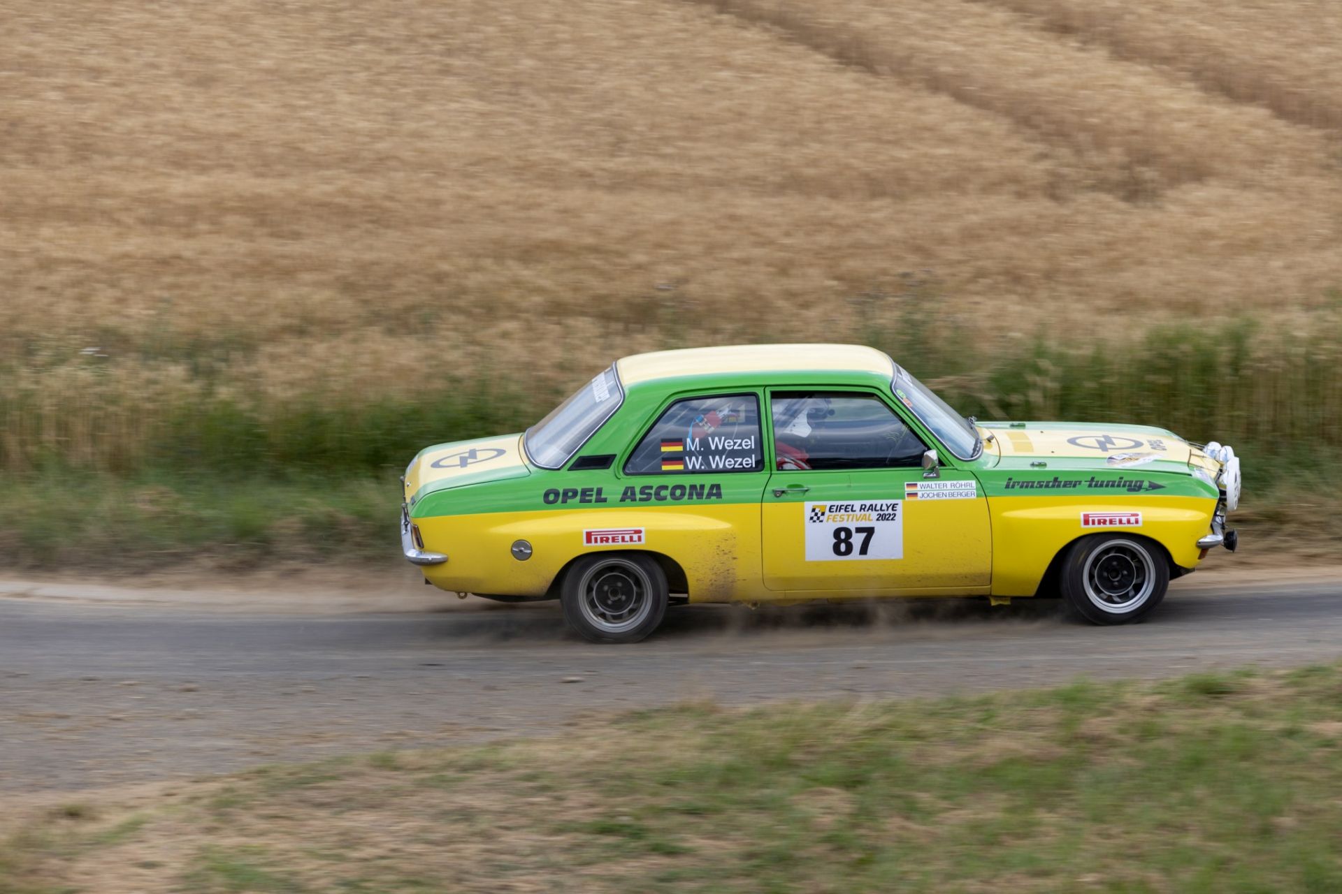 3B9A8135